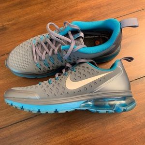 Women’s Nike air max shoes size 8.5